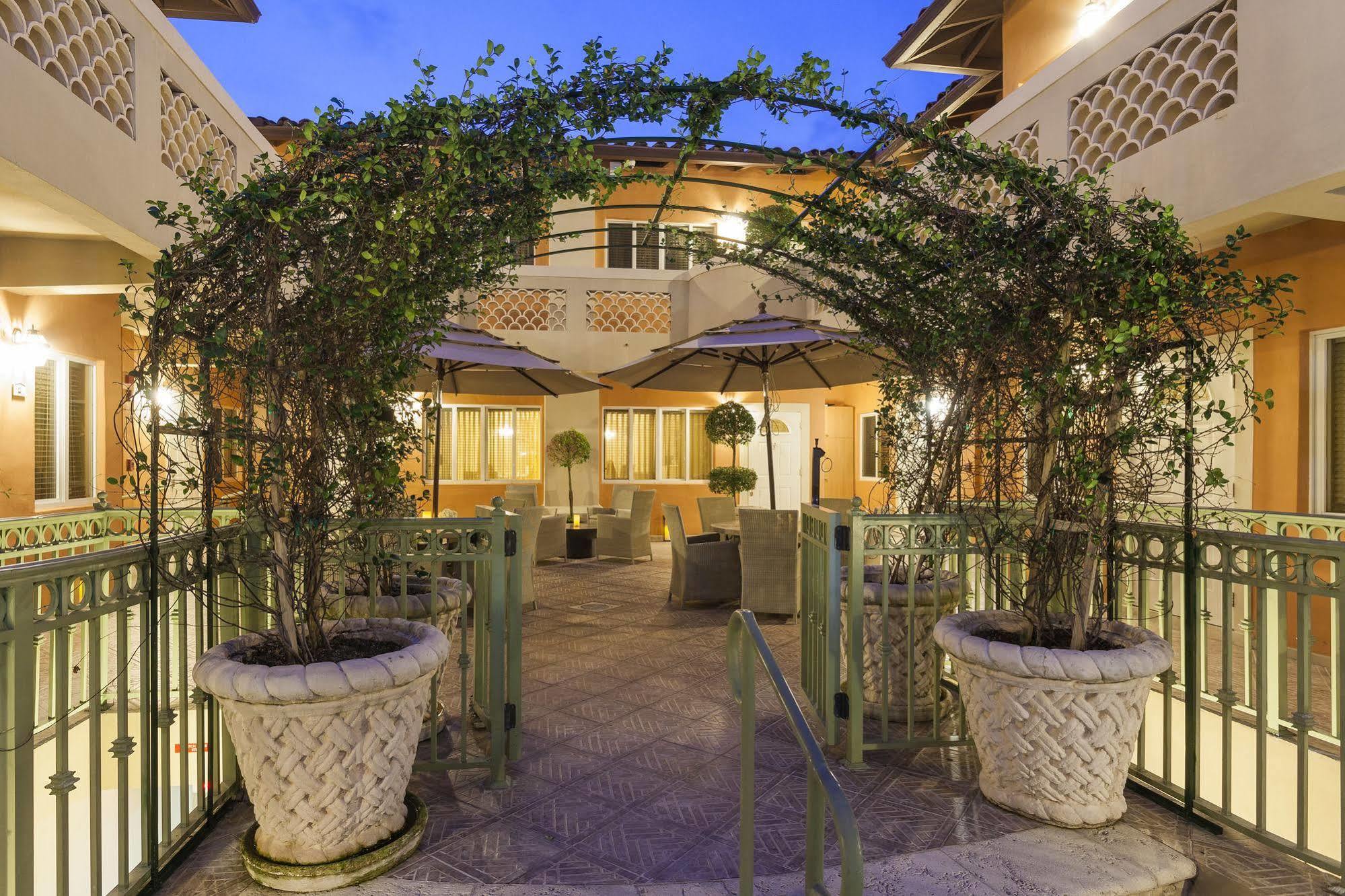 Sun Harbour Boutique Hotel Бол Харбор Экстерьер фото